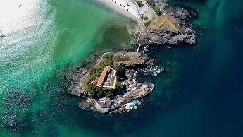 Cabo Frio Beach House Hostel