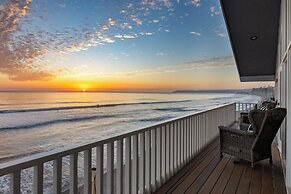 Unbeatable Beachfront Bliss w/ Ocean Views, Luxe Interiors & Patio Bea
