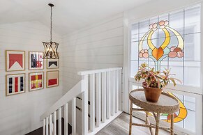 Unbeatable Beachfront Bliss w/ Ocean Views, Luxe Interiors & Patio Bea