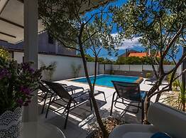 Zadar Lavish and Luxurious Apartment With Private Pool