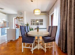 Zadar Lavish and Luxurious Apartment With Private Pool