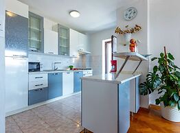 Zadar Lavish and Luxurious Apartment With Private Pool