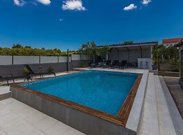 Zadar Lavish and Luxurious Apartment With Private Pool