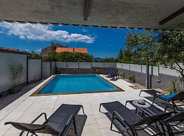 Zadar Lavish and Luxurious Apartment With Private Pool