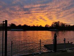 River Cabin Mills Cottage - From 450 Per Night