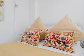 Corner House - Bright 2BD in Cheltenham