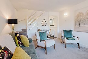Corner House - Bright 2BD in Cheltenham