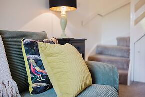 Corner House - Bright 2BD in Cheltenham