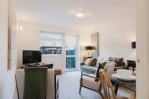 Corner House - Bright 2BD in Cheltenham