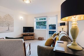 Corner House - Bright 2BD in Cheltenham