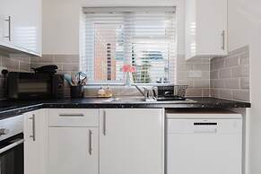 Corner House - Bright 2BD in Cheltenham