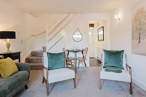 Corner House - Bright 2BD in Cheltenham