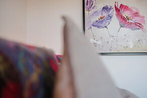 Corner House - Bright 2BD in Cheltenham