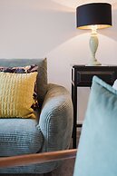 Corner House - Bright 2BD in Cheltenham