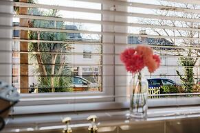 Corner House - Bright 2BD in Cheltenham