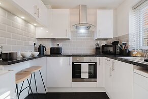 Corner House - Bright 2BD in Cheltenham