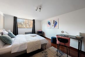 Luxury 5-bedrooms apart in Prague