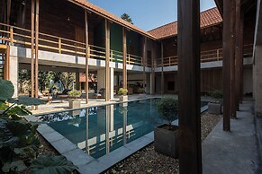 Hachi Homestay & Spa