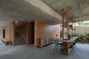 Hachi Homestay & Spa