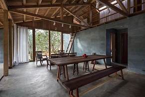 Hachi Homestay & Spa