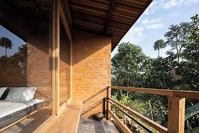 Hachi Homestay & Spa