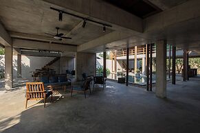 Hachi Homestay & Spa