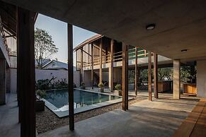 Hachi Homestay & Spa