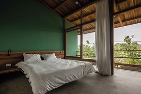 Hachi Homestay & Spa