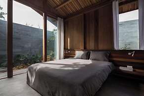 Hachi Homestay & Spa