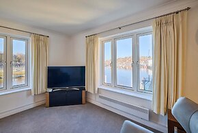 Host Stay Hunton Court