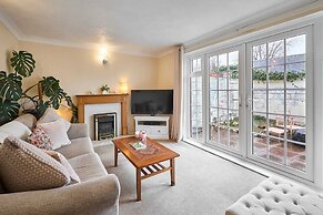 Host Stay Trinity Way