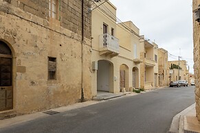 Magnifica Gozitan Villa Pool And Jacuzzi