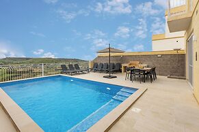 Magnifica Gozitan Villa Pool And Jacuzzi