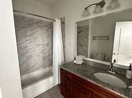 Sosuite 2BR Apt w W D Gym On-site Restaurant