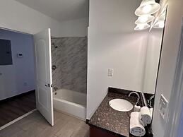 Sosuite 2BR Apt w W D Gym On-site Restaurant