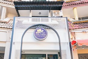 Phunaya Phuket Oldtown Hotel