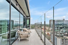 High-rise Apt Raleigh Free Parking Sunset View 1