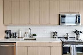 High-rise Apt Raleigh Free Parking Sunset View 1