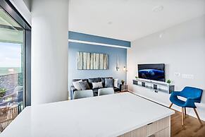 High-rise Apt Raleigh Free Parking Sunset View 1