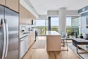 High-rise Apt Raleigh Free Parking Sunset View 1