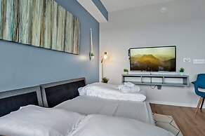 High-rise Apt Raleigh Free Parking Sunset View 1