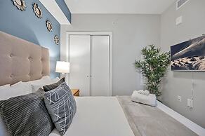 High-rise Apt Raleigh Free Parking Sunset View 1