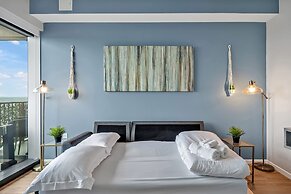 High-rise Apt Raleigh Free Parking Sunset View 1