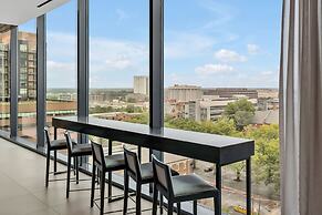 High-rise Apt Raleigh Free Parking Sunset View 1