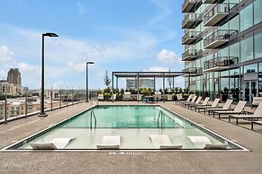 High-rise Apt Raleigh Free Parking Sunset View 1