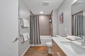 High-rise Apt Raleigh Free Parking Sunset View 1