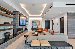 High-rise Apt Raleigh Free Parking Sunset View 1