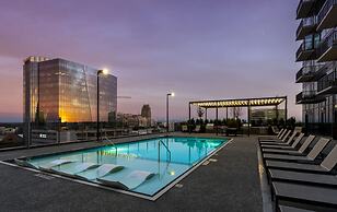High-rise Apt Raleigh Free Parking Sunset View 1