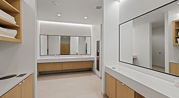 High-rise Apt Raleigh Free Parking Sunset View 1