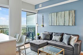 High-rise Apt Raleigh Free Parking Sunset View 1